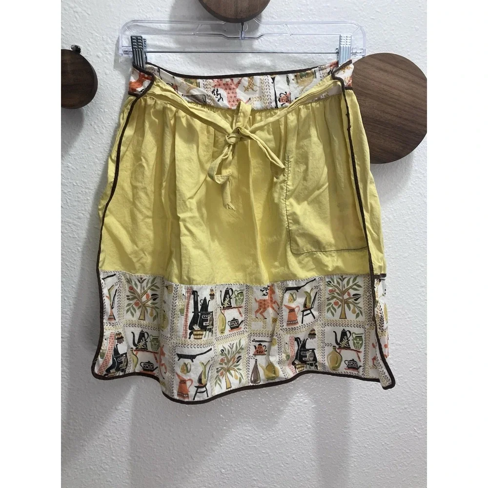 Vintage Yellow Half Apron Pocket 70s Retro Kitsch Stove & Tea Kettle Design